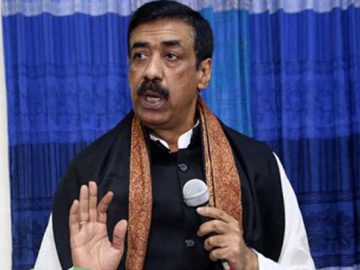 পারিবারিক রাজনীতির ঝাণ্ডা হাতে শামীম ওসমান