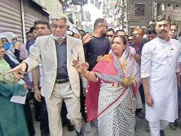 রাজনৈতিক পিতার ‘যোগ্য সন্তান’ আইভী!