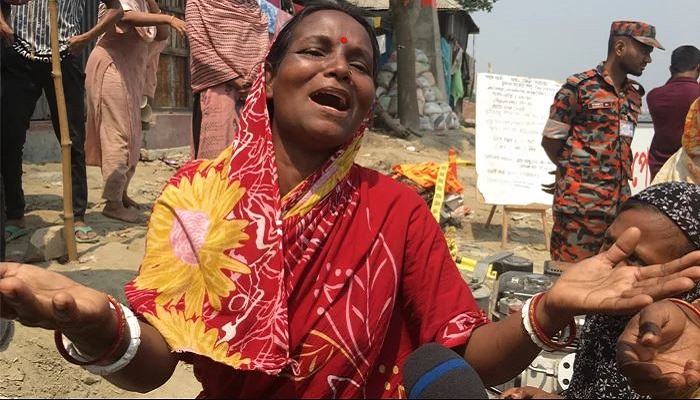 আহাজারি করছেন আরোহী রানীর মাসী শিপা। ছবি: সংগৃহীত