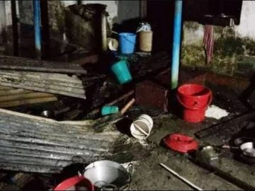 ‘ধর্ম অবমাননার’ অভিযোগে নড়াইলে হিন্দু বাড়িতে আগুন