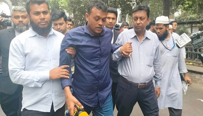 বিএনপিপন্থিদের বাধা, সাংবাদিকদের ওপর পুলিশের লাঠি