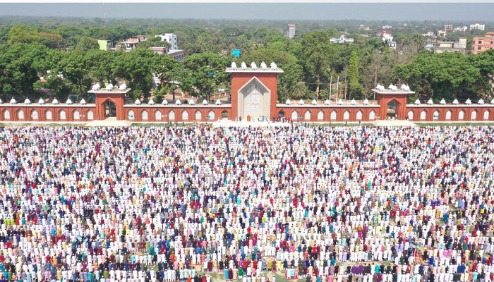 ৬ লাখের বেশি মুসল্লি নিয়ে গোড়-এ শহীদ ময়দানে ঈদের জামাত