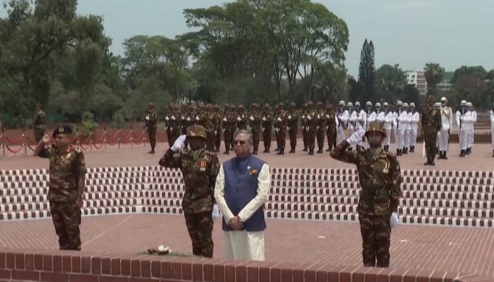 জাতীয় স্মৃতিসৌধে বীর শহীদদের প্রতি নতুন রাষ্ট্রপতির শ্রদ্ধা