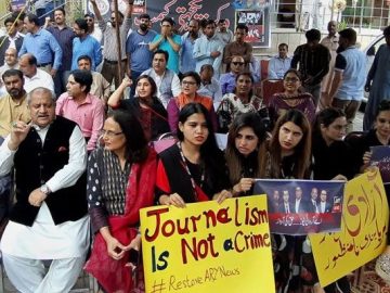 সাদাকালো নিউজ (58)