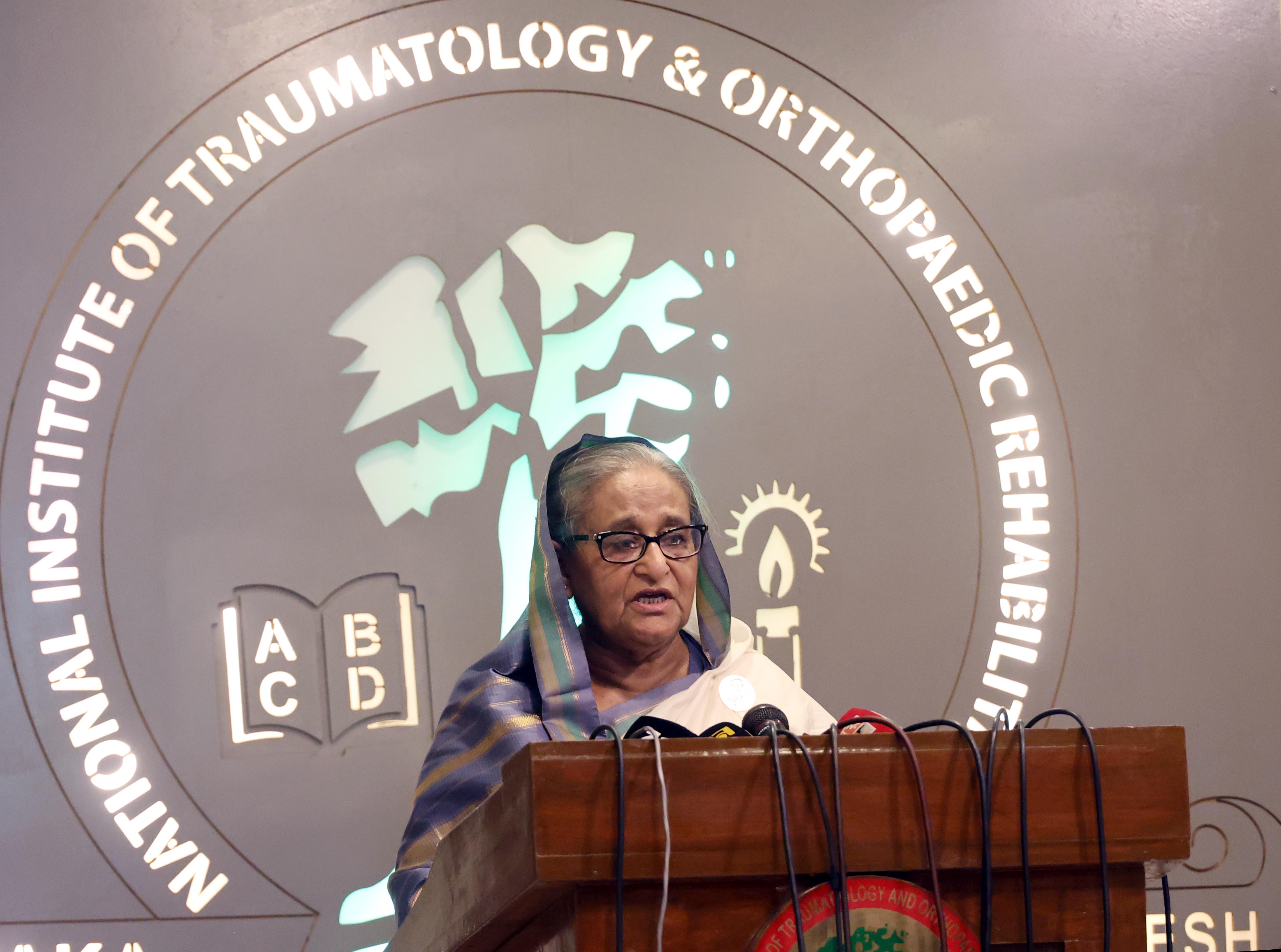 প্রধানমন্ত্রী শেখ হাসিনা বলেছেন, দেশের অর্থনীতিকে পুরোপুরি পঙ্গু করার ষড়যন্ত্রের মাধ্যমেই বাংলাদেশকে আবার ভিক্ষুকের দেশে পরিণত করতে দেশব্যাপী ধ্বংসাত্মক তান্ডবলীলা চালানো হয়।