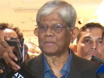 অর্থ উপদেষ্টা