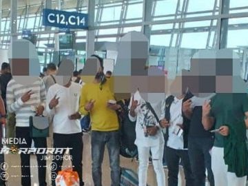 ২২ বাংলাদেশি